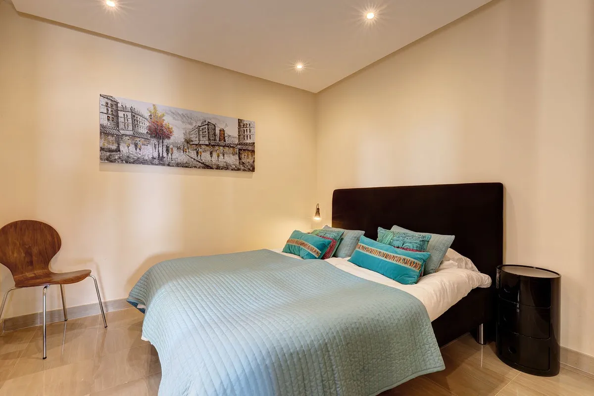 f7338e9b-57a0-4eb1-99b1-697dce74b49f