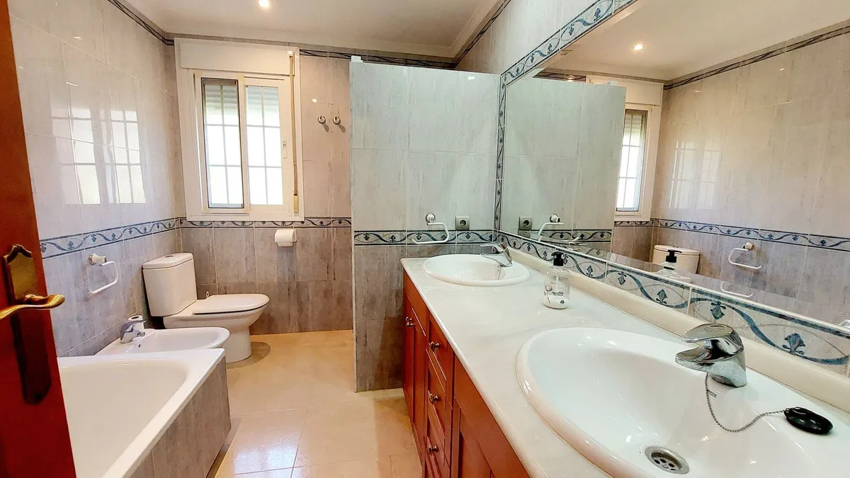 fe24e40d-5860-4c07-aac3-4db9744ec5ef