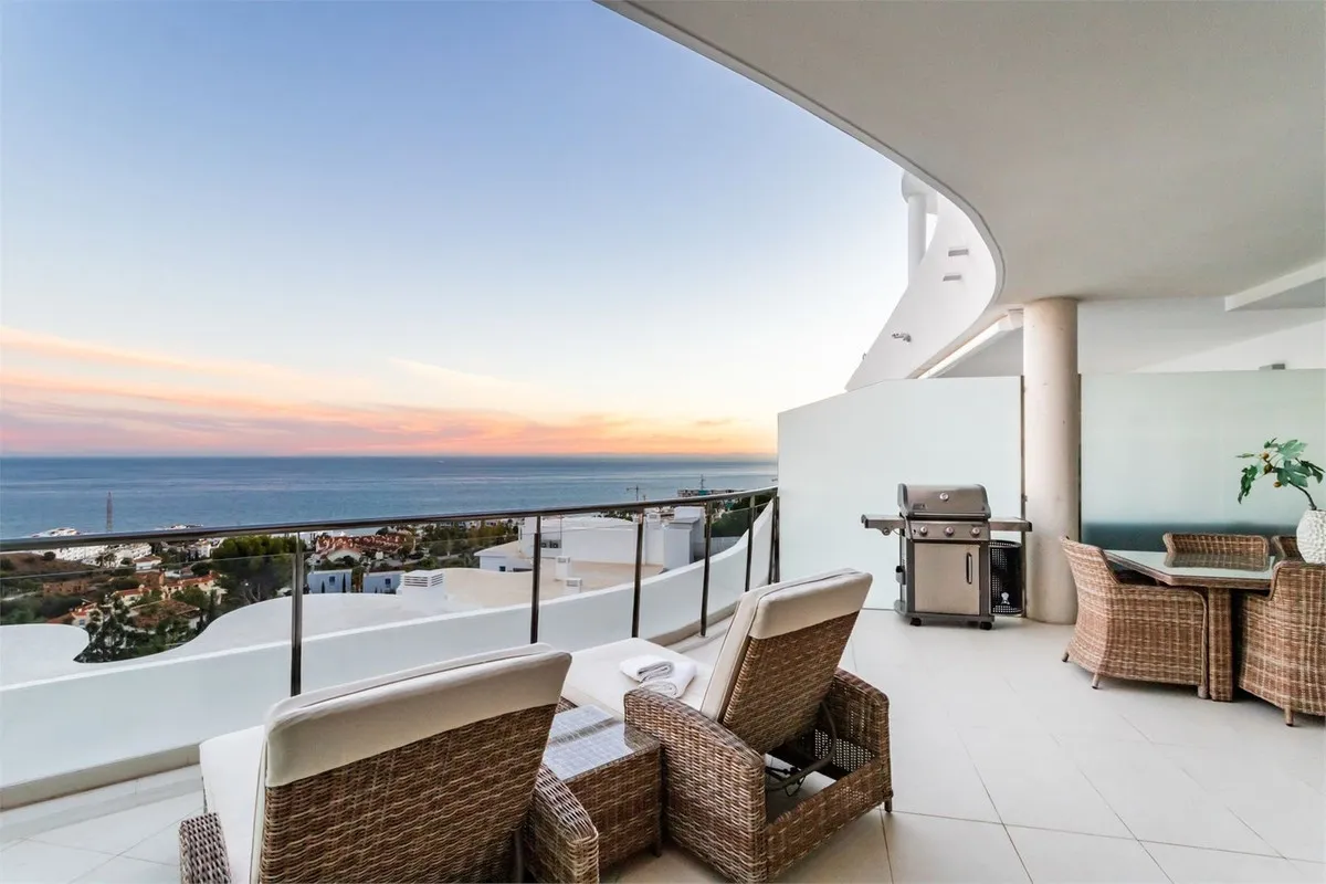 d8f6caf0-8fd7-4c8f-b0f5-65a72e077030