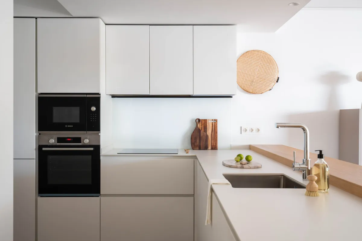 bdc2698e-36d0-4740-aaae-924fb9463011