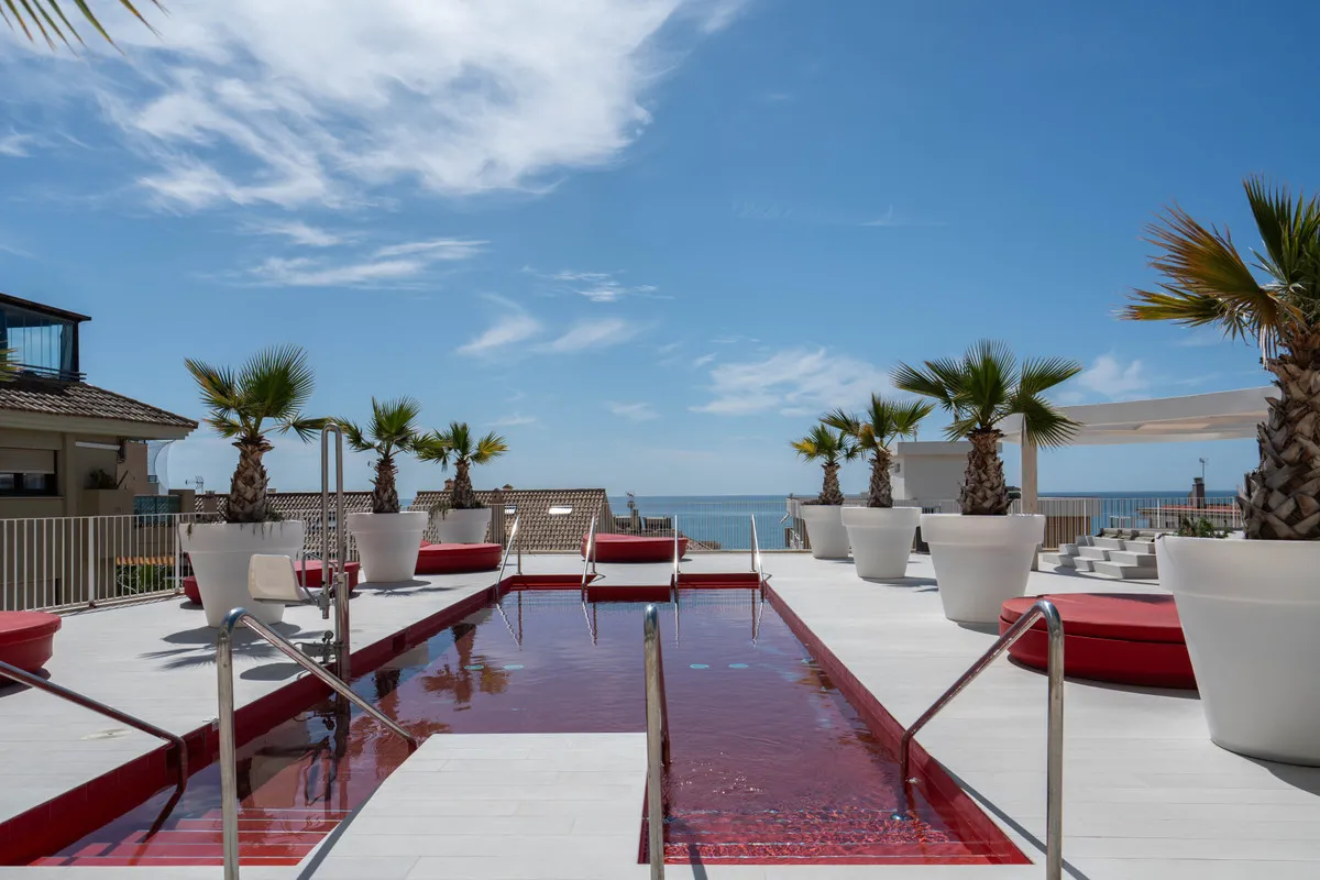 d48f92a8-0bc8-4dca-9073-dbd0a7c0e647