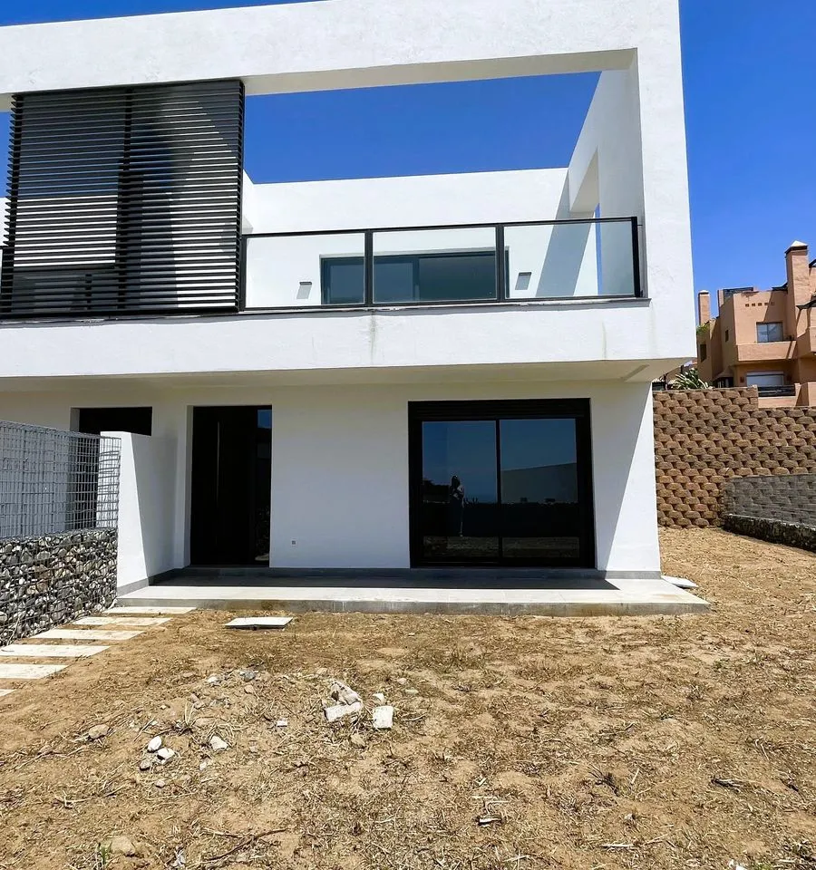 7ffc0476-755e-47eb-be93-dfac617fe3ff