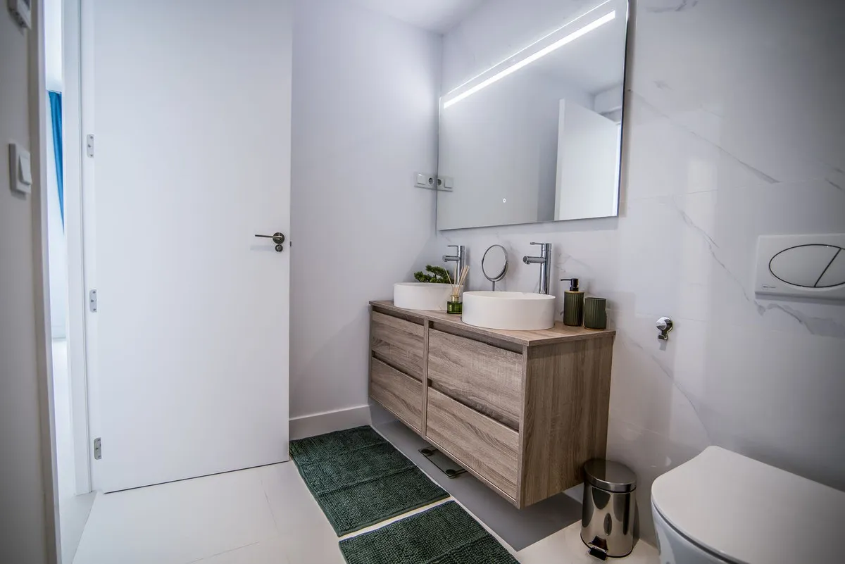 898106b4-f8f9-4e93-87c6-a3aa9737cf81