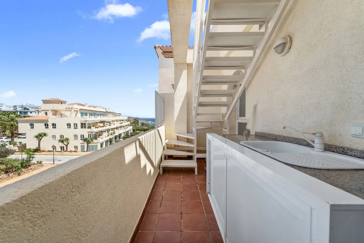 1e040995-98ba-4fa6-be9c-7aba6c0efff8