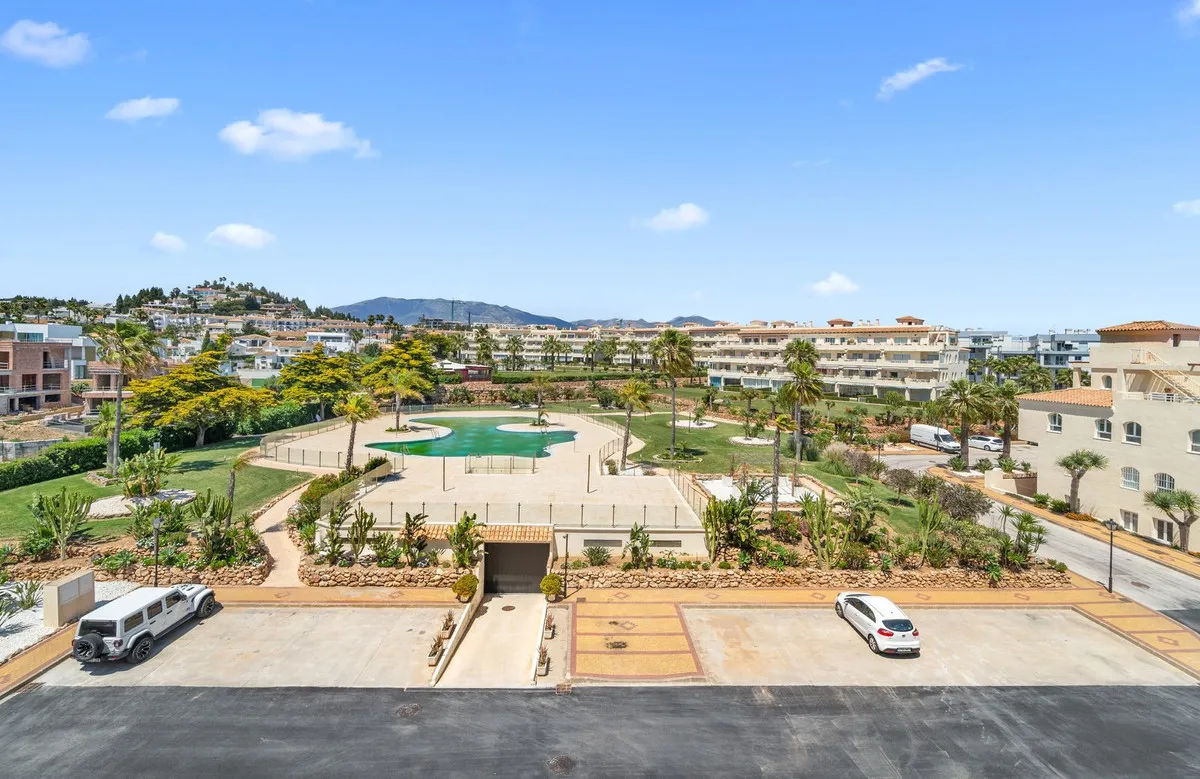 66a81e4e-a6bd-4925-b37a-87e25c15f55d