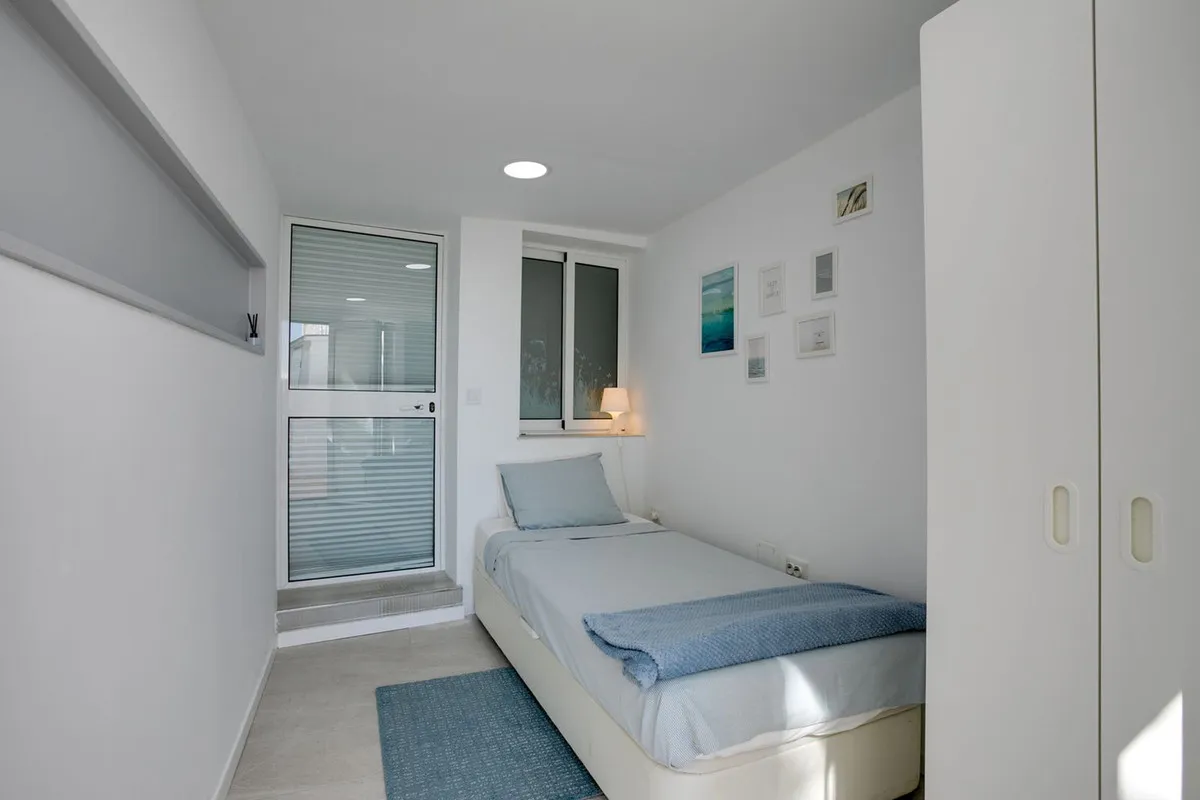 b645f6eb-5b26-47a2-845b-fe487d93c2b7