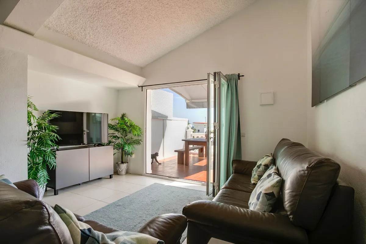 e38e0ba5-4716-4068-bfea-ff4babaf0dc4