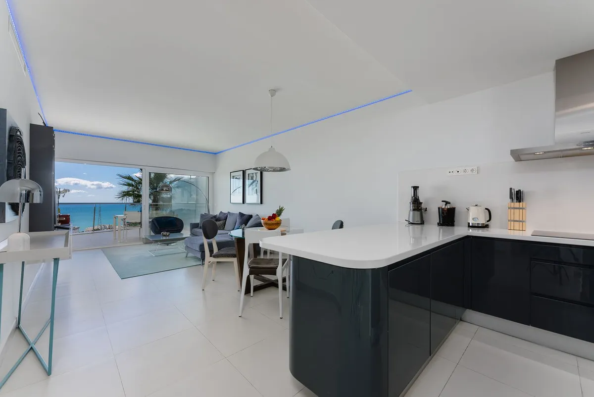 6dfaf5ec-92c2-49a9-8246-93adf702d926