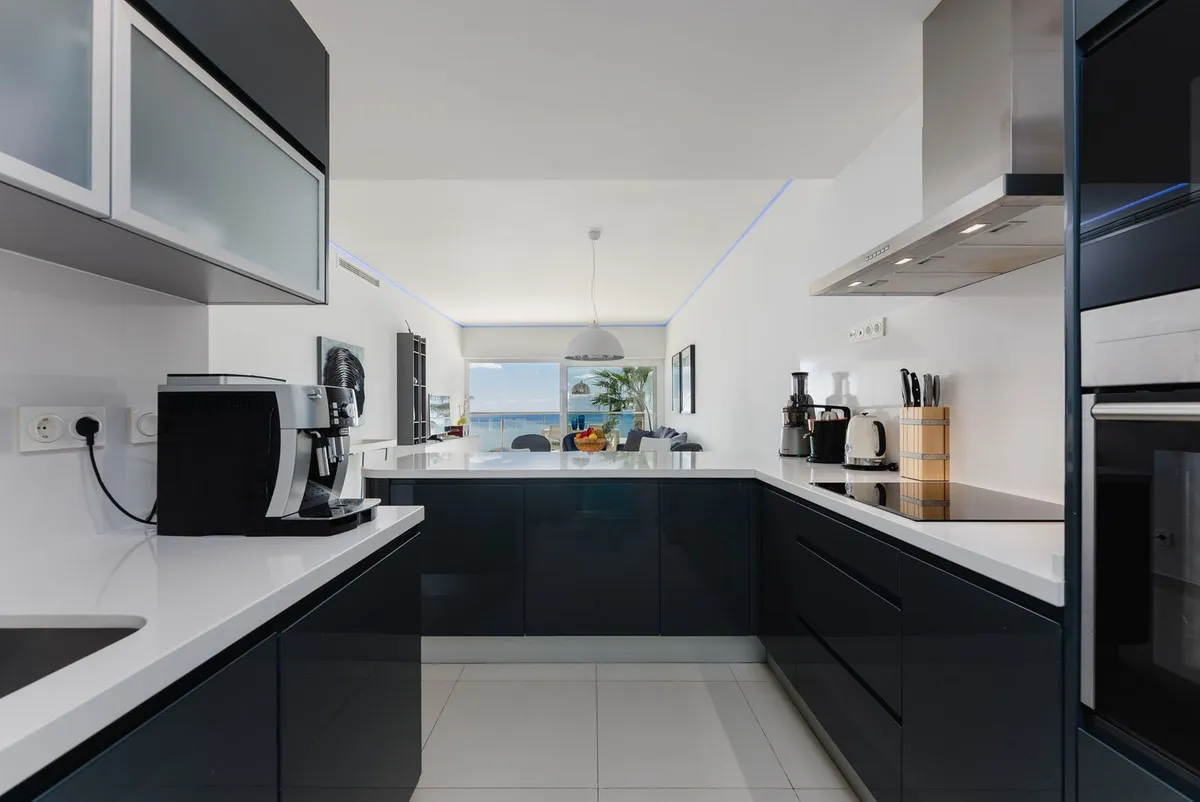 9b584db1-b2be-40ea-ad7e-710fb37feec4