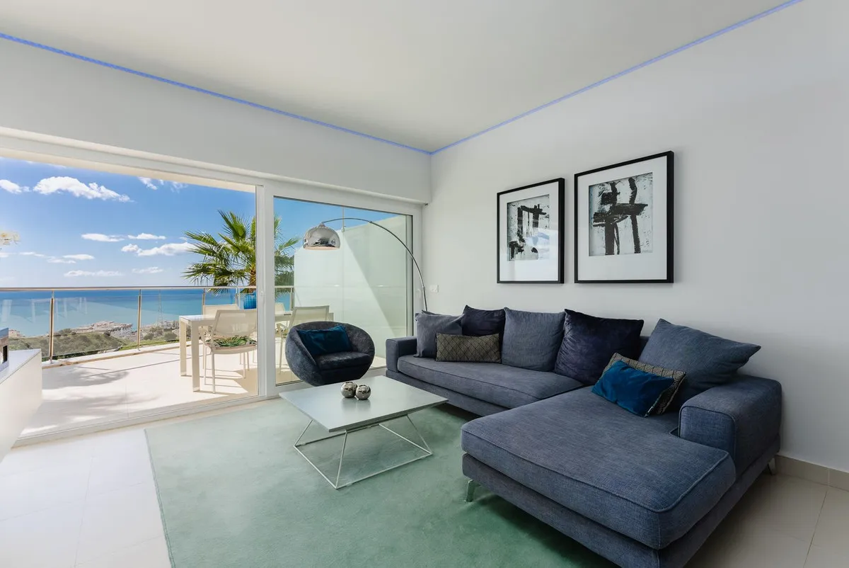 cb452933-869c-4a9d-bad0-9d4a4d285bef