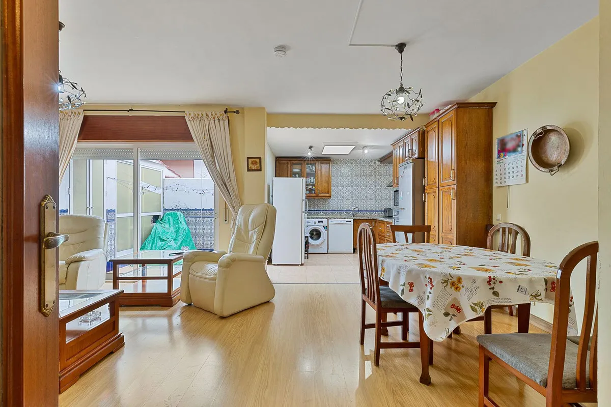 d12c1b24-90a4-4e49-8aae-218ad9fc2267