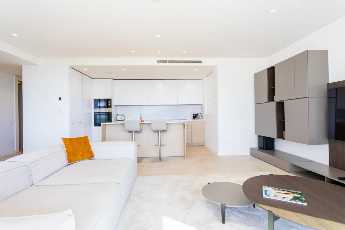 ee8e15db-2d39-4ed3-8453-082c6bd86468