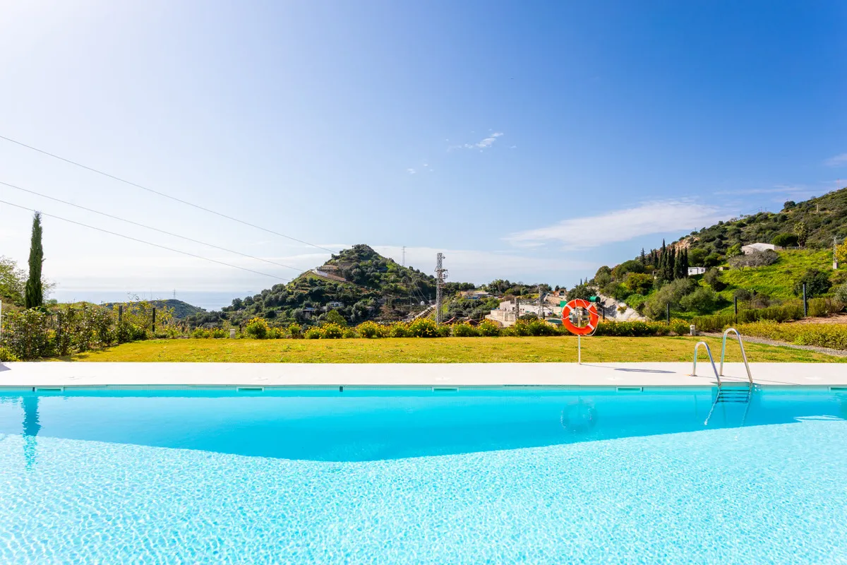 ffd23677-1ad4-48f4-b1f3-8e0fa8ea5fb2