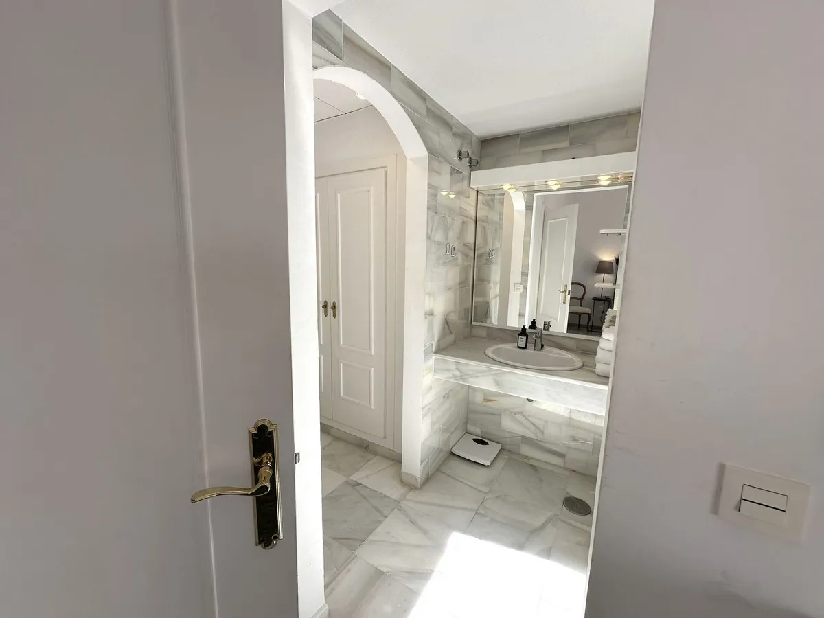 d1674ac7-46f7-4f55-ba4d-680e60bd0bbb