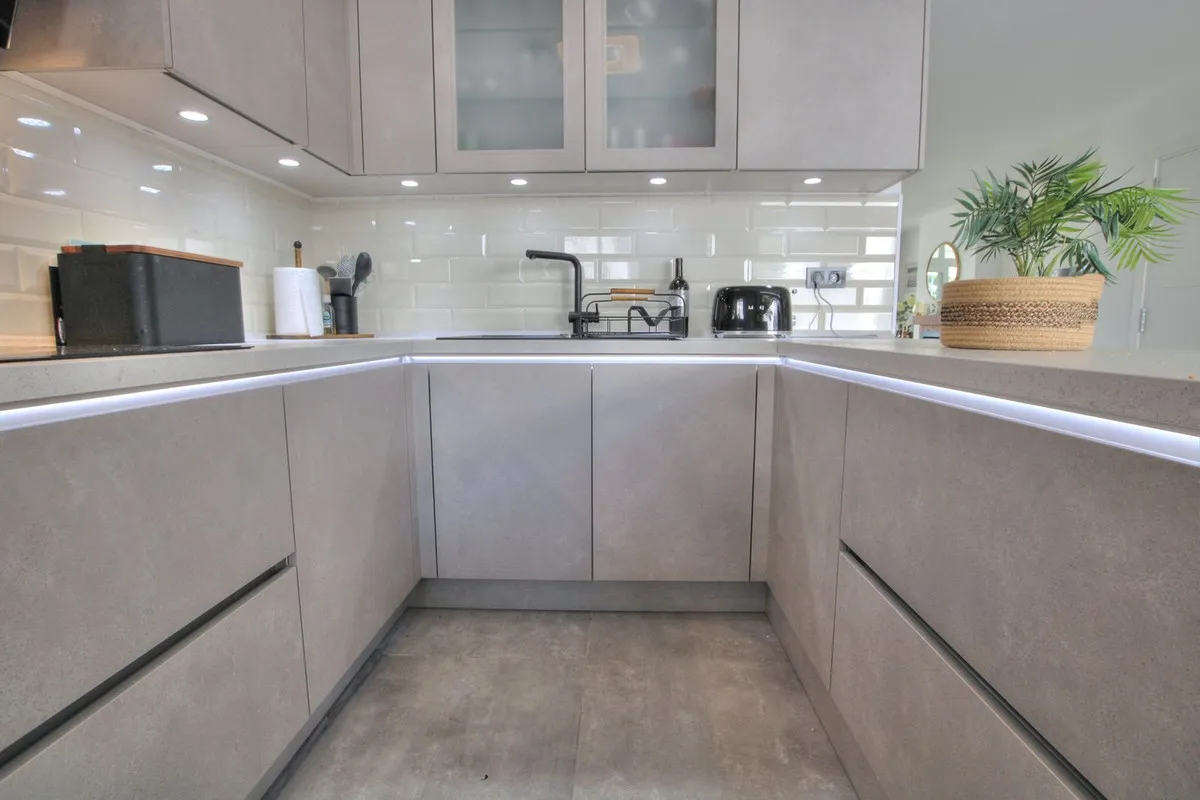 21303b9e-4ec8-4b12-9d17-3901c301f816