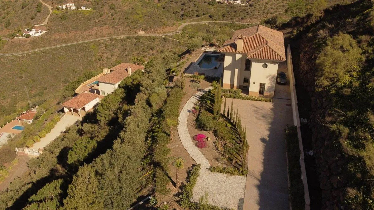 3824790b-b626-47d8-9e94-9e2aeda12b38