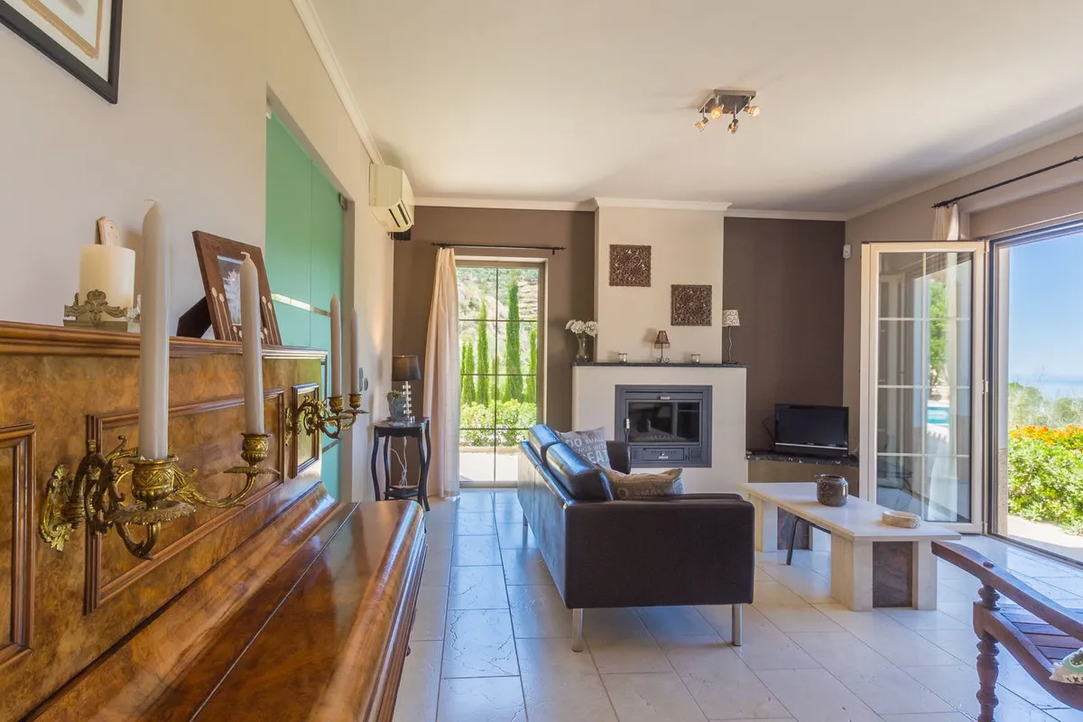 e40bf5fb-a2ba-46cc-b595-0353b6159a1e