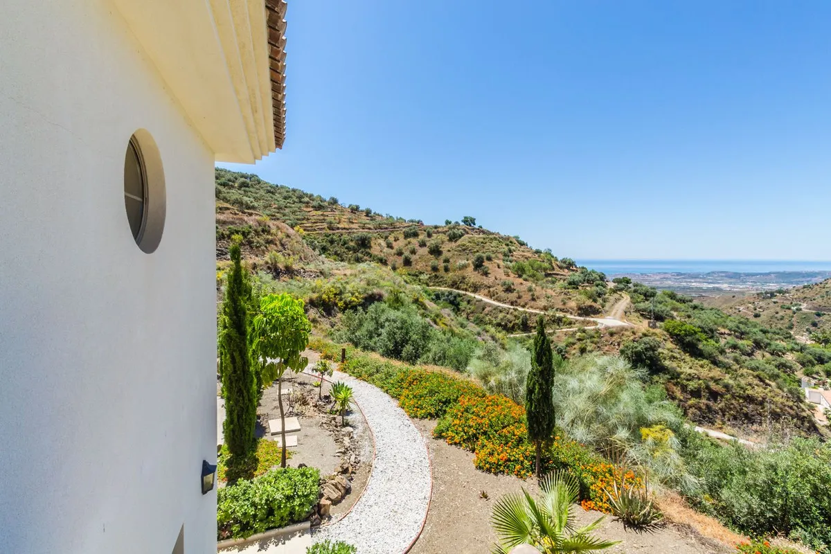 ecc2ea24-eb61-49f7-8e57-ade1fb9de047