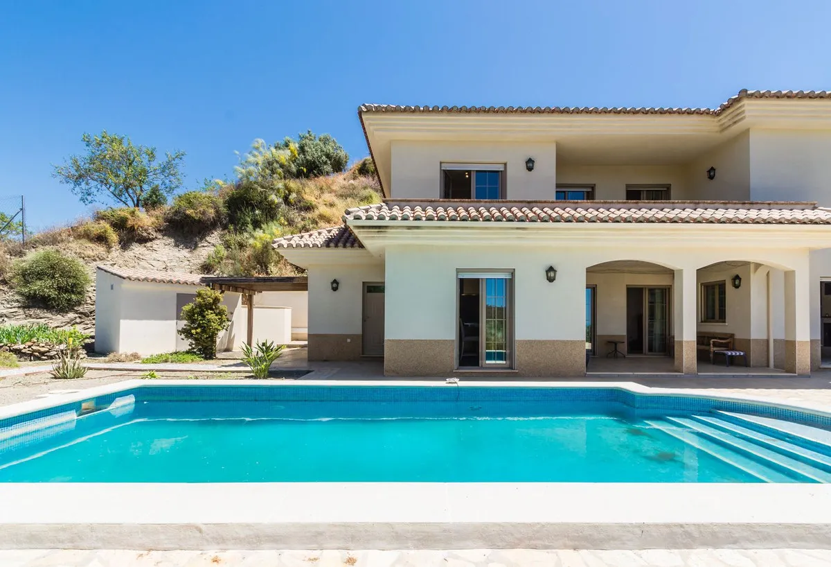 f989f9f3-e906-4ad1-a57a-8bacd3093286