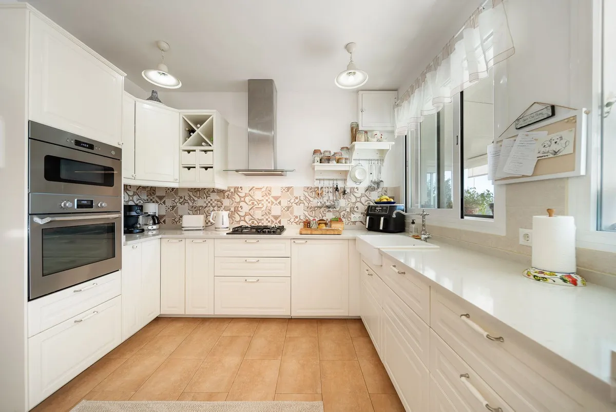 2acc7e25-5fd4-4d56-ad01-a048c285e259