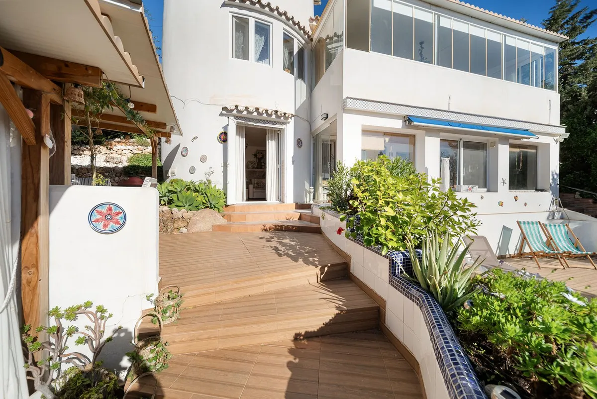 f529a27b-37d0-4751-b95e-b90a0a4963bf