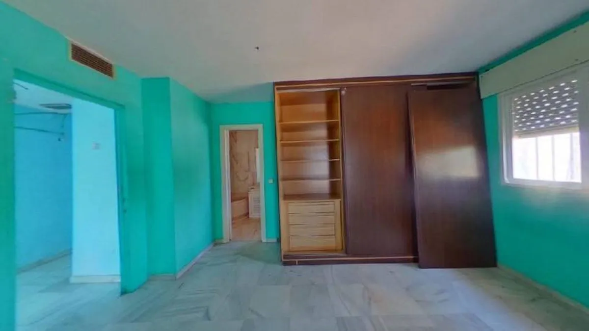 b3870644-4036-4a57-b7aa-868018635b15