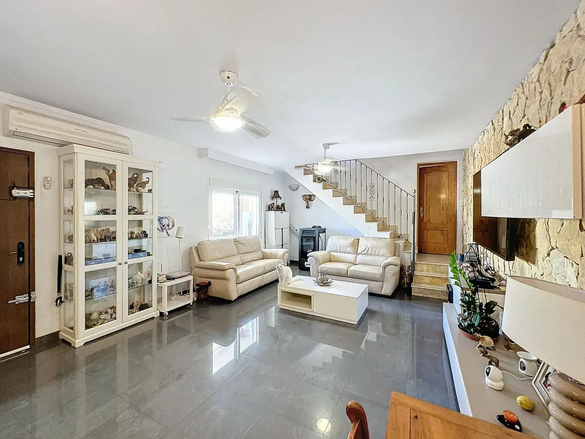 a8c562ef-5def-4095-88b8-a490cf727de8