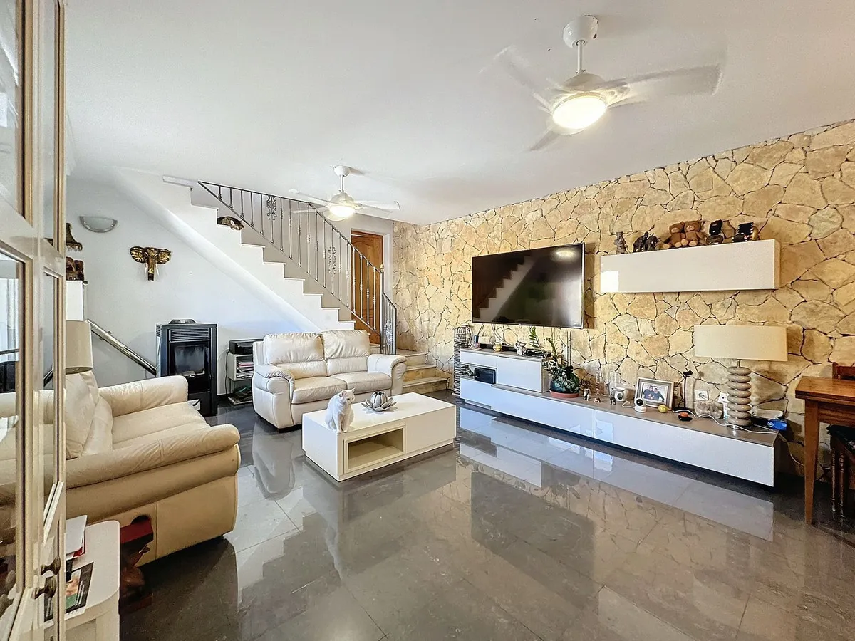 d2f0933f-c72b-409f-8edf-4e5a3e0e7559