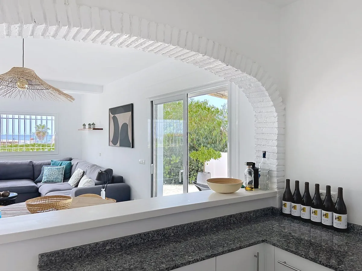 0d046329-1fcb-4a83-8e3e-66308edec0ec