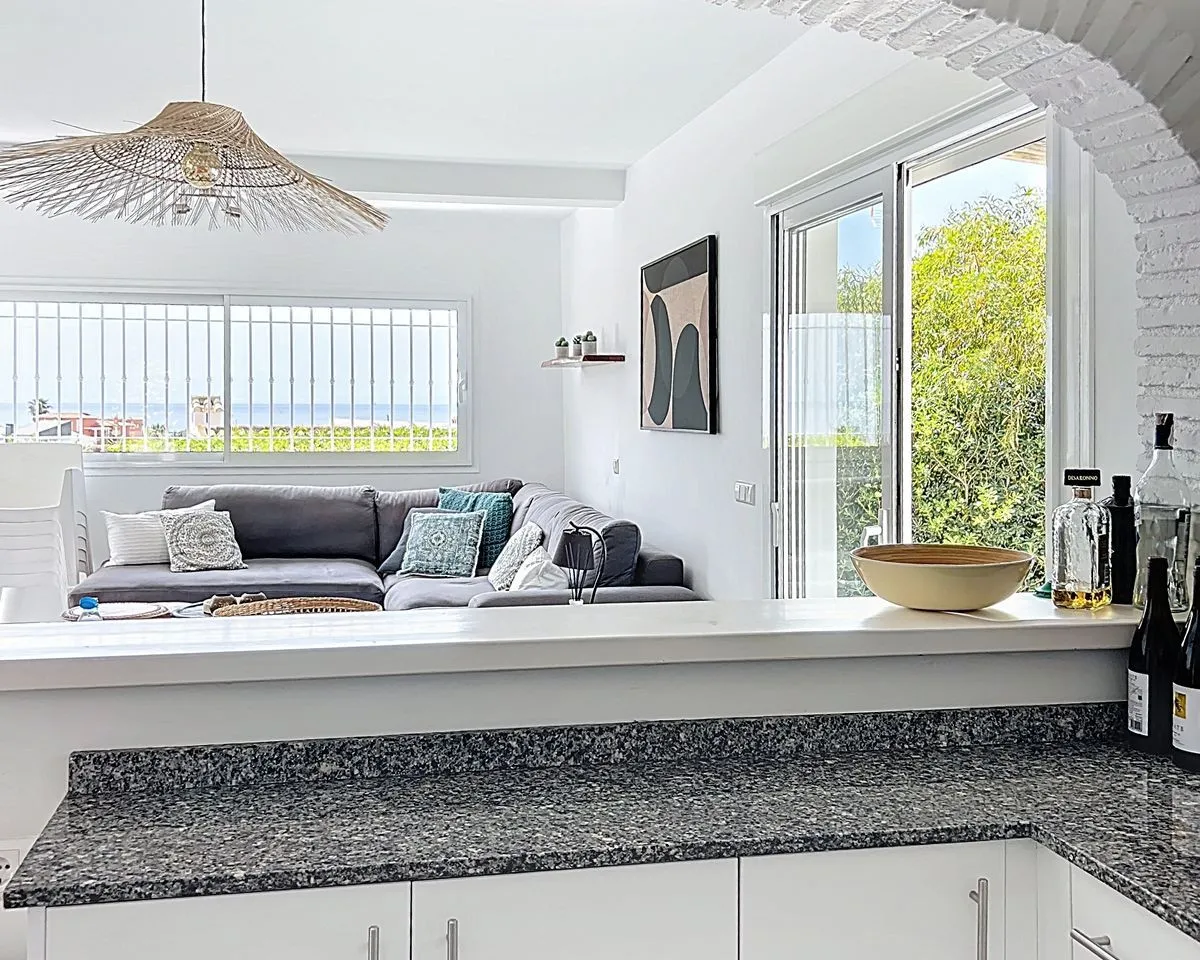 301f57d5-e9aa-467a-a90f-93c400bcc7f0