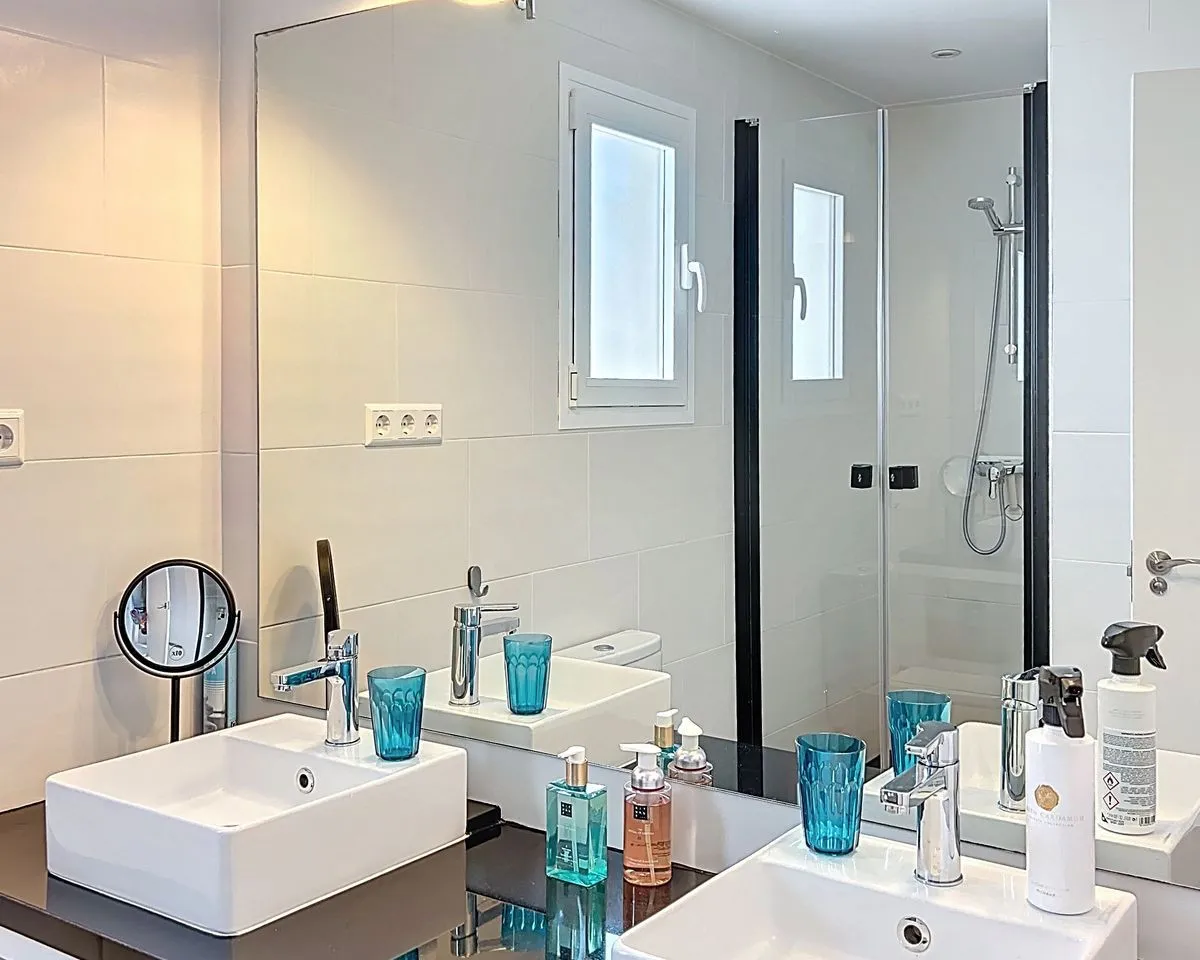 9c03ad40-975f-46bb-b74c-46407c779bd1