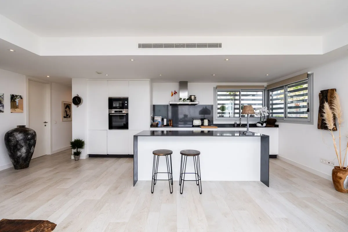 14175403-8987-4a8c-a969-96de8edcd2b8