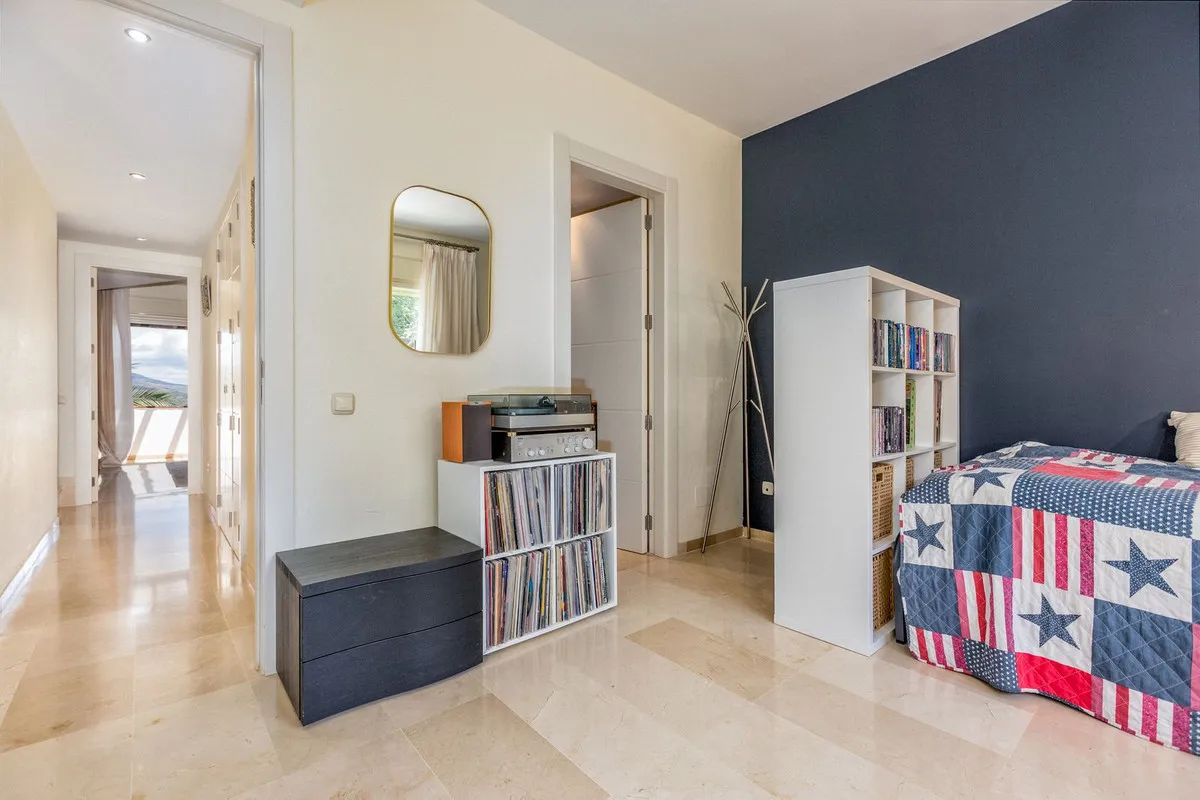 2b6c8779-85d2-4605-97b4-2fcab49d872d