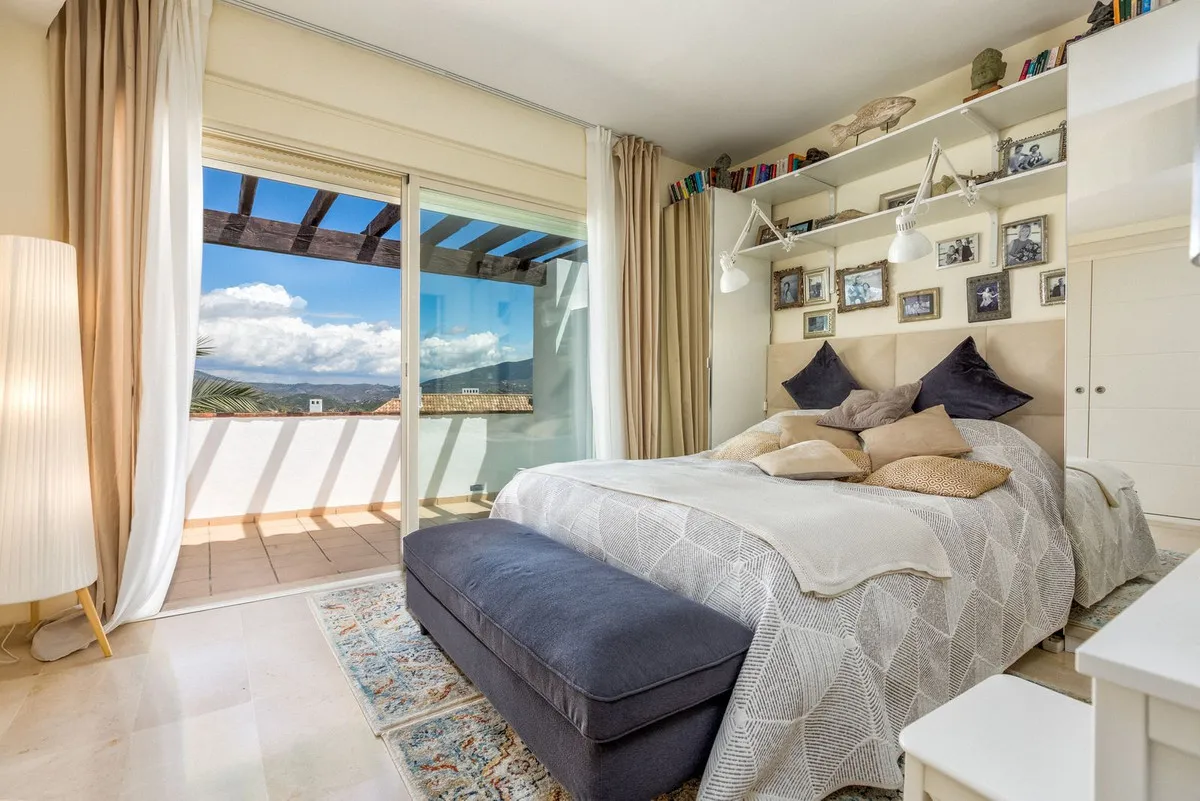 b2dbb5f7-5383-4100-b2ea-2924e884dd8d