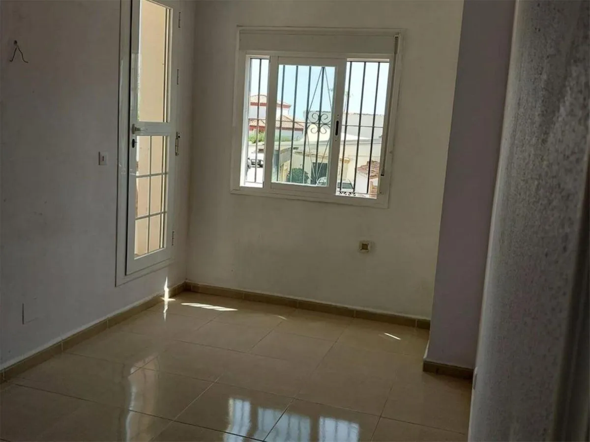 b8d94dab-bc33-4e96-9e00-ed28cbfdf837