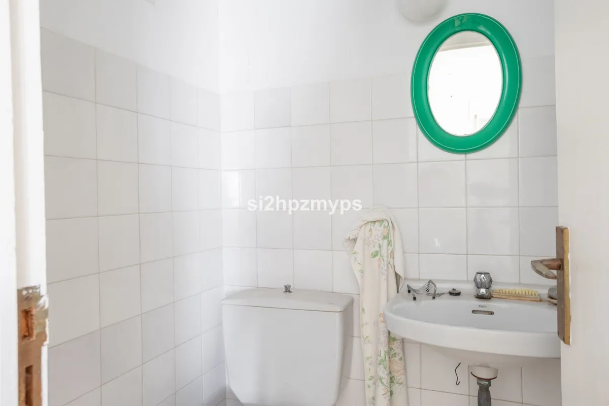 f218ec44-fc3b-4a24-8a9b-00470594d6cd