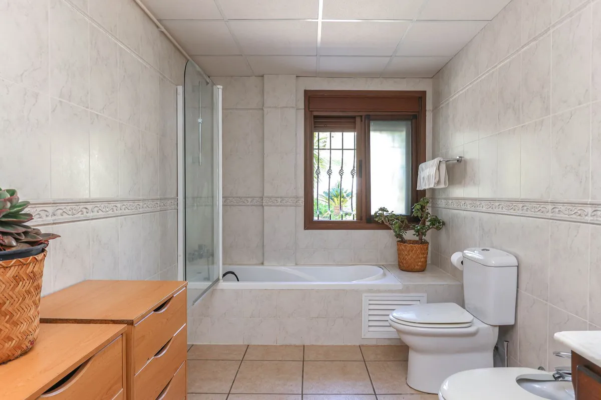 0f5e7e9b-7c74-42c7-8de7-c74b6ca7e31e