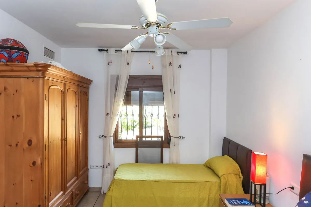 9db81d06-5f68-405d-82b5-c29eb2523f5f