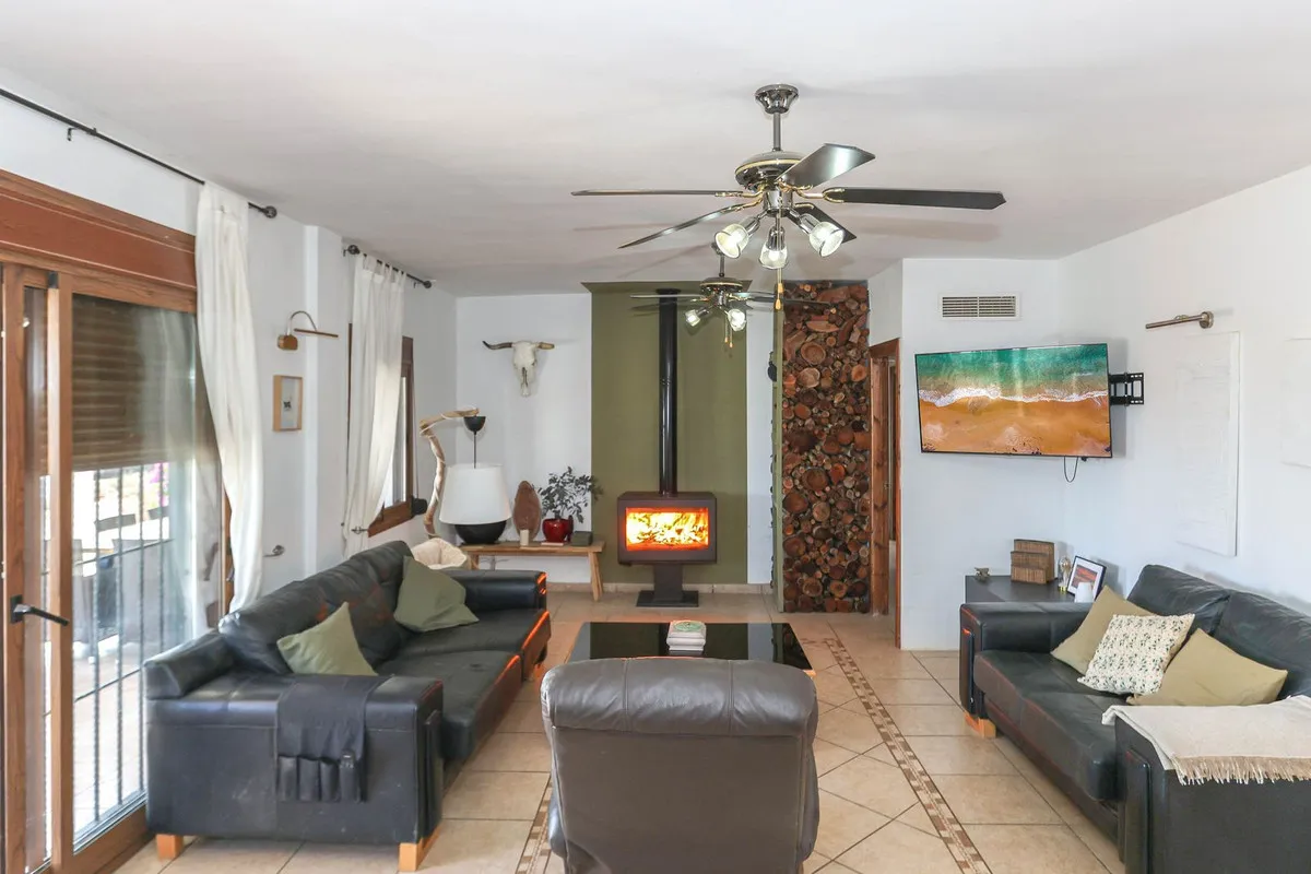 a6cb4995-dd3f-4f14-9cb2-5294c25d8114