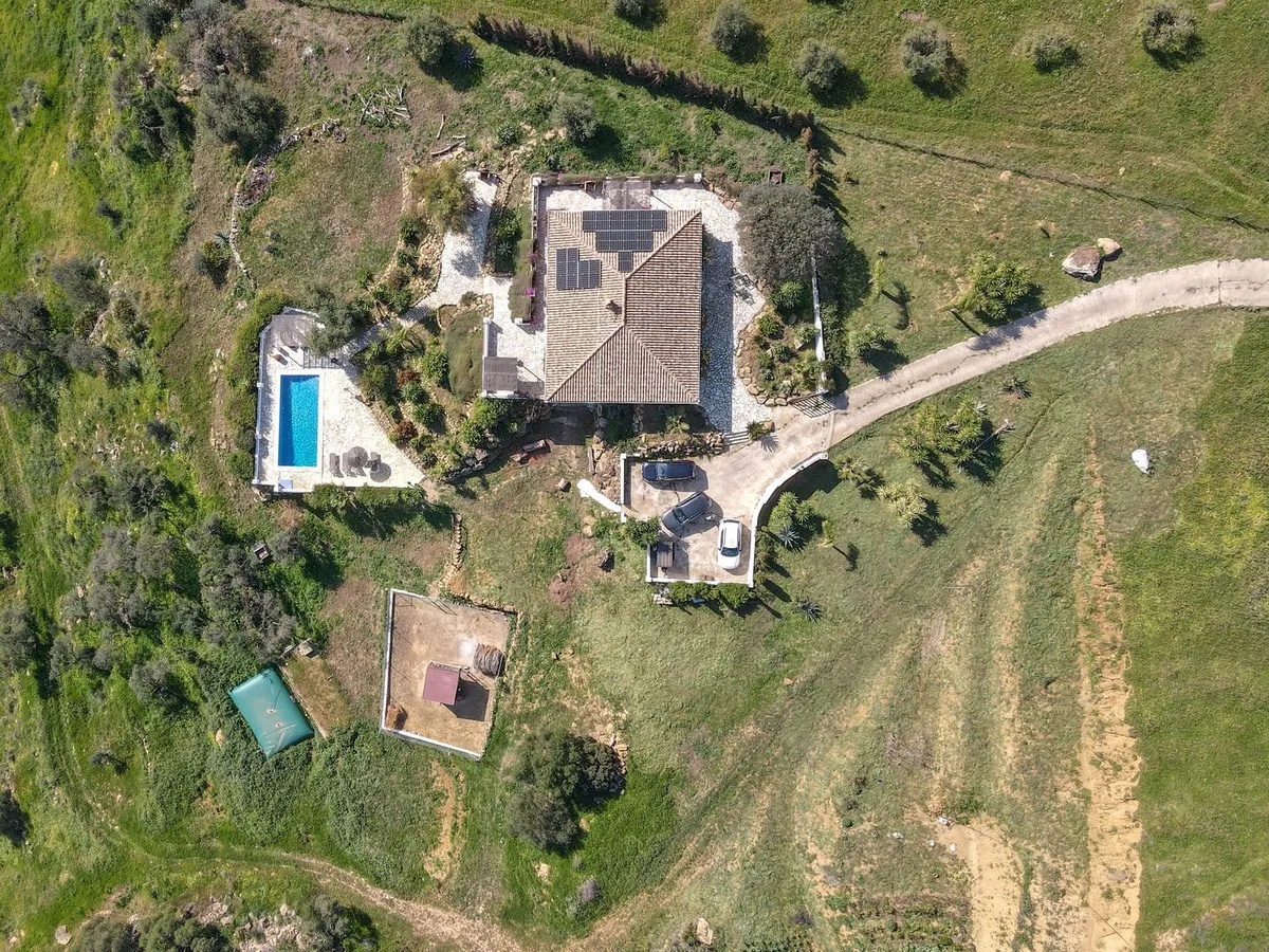 c248a702-b2ff-42b2-bc2c-e017bd7b4231