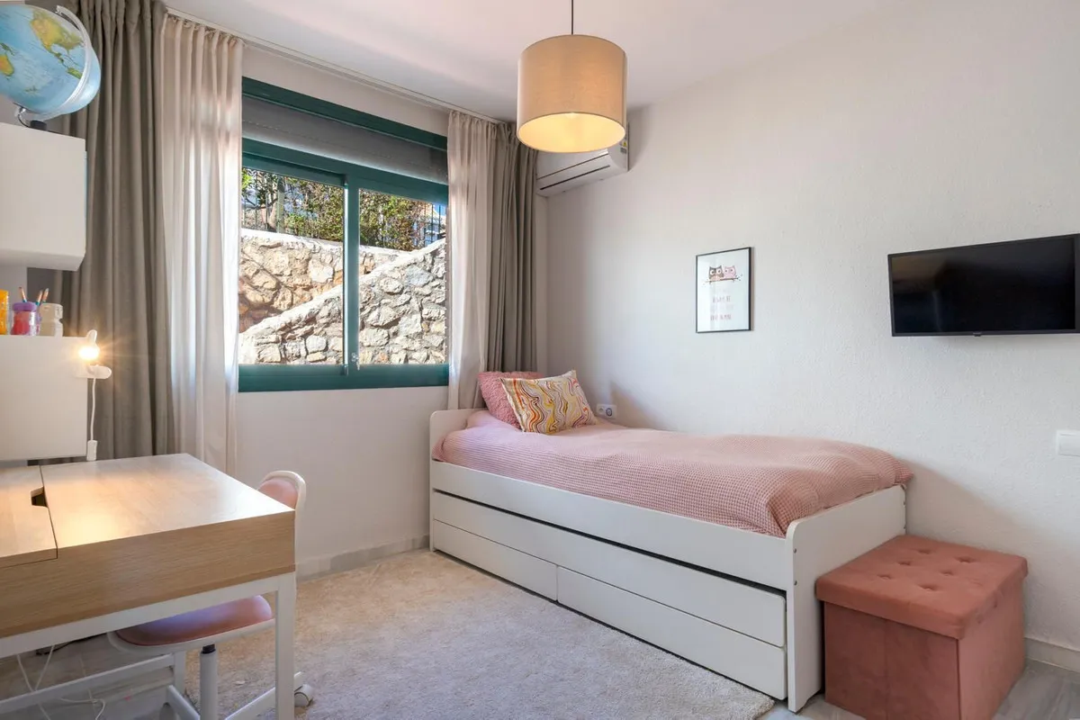 81639493-251c-467b-ae34-73991156f054