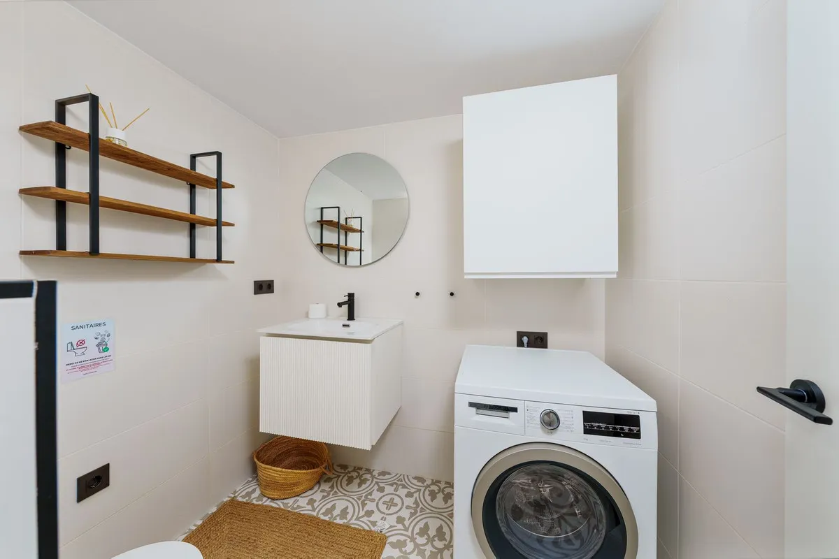 5690c2fe-d701-498e-b972-da783f2d2853