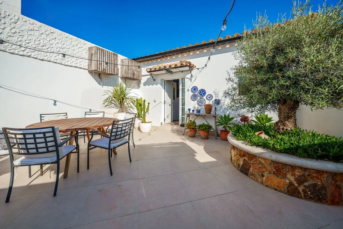 5c3cba4a-2c57-432d-bdac-7bd75b991ce5