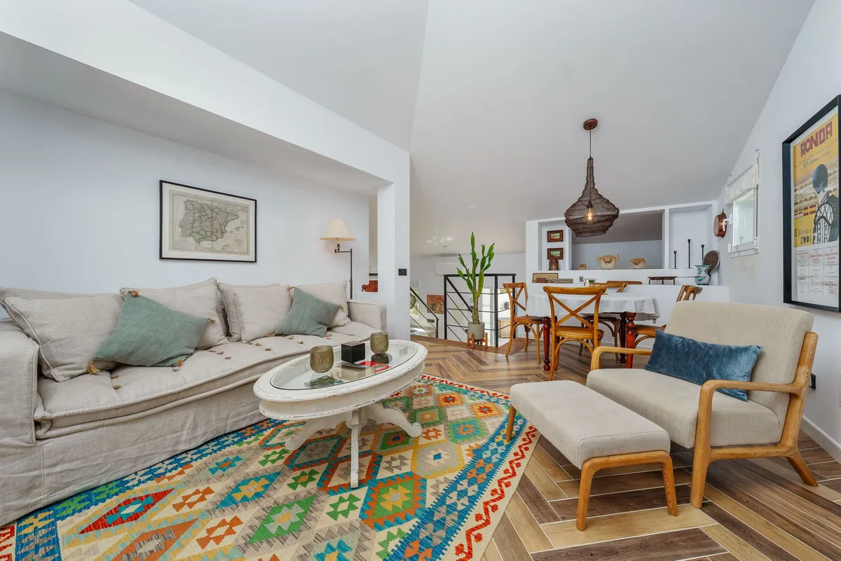 b1f5d9ed-2e3e-40a7-8654-655ec18f3b09