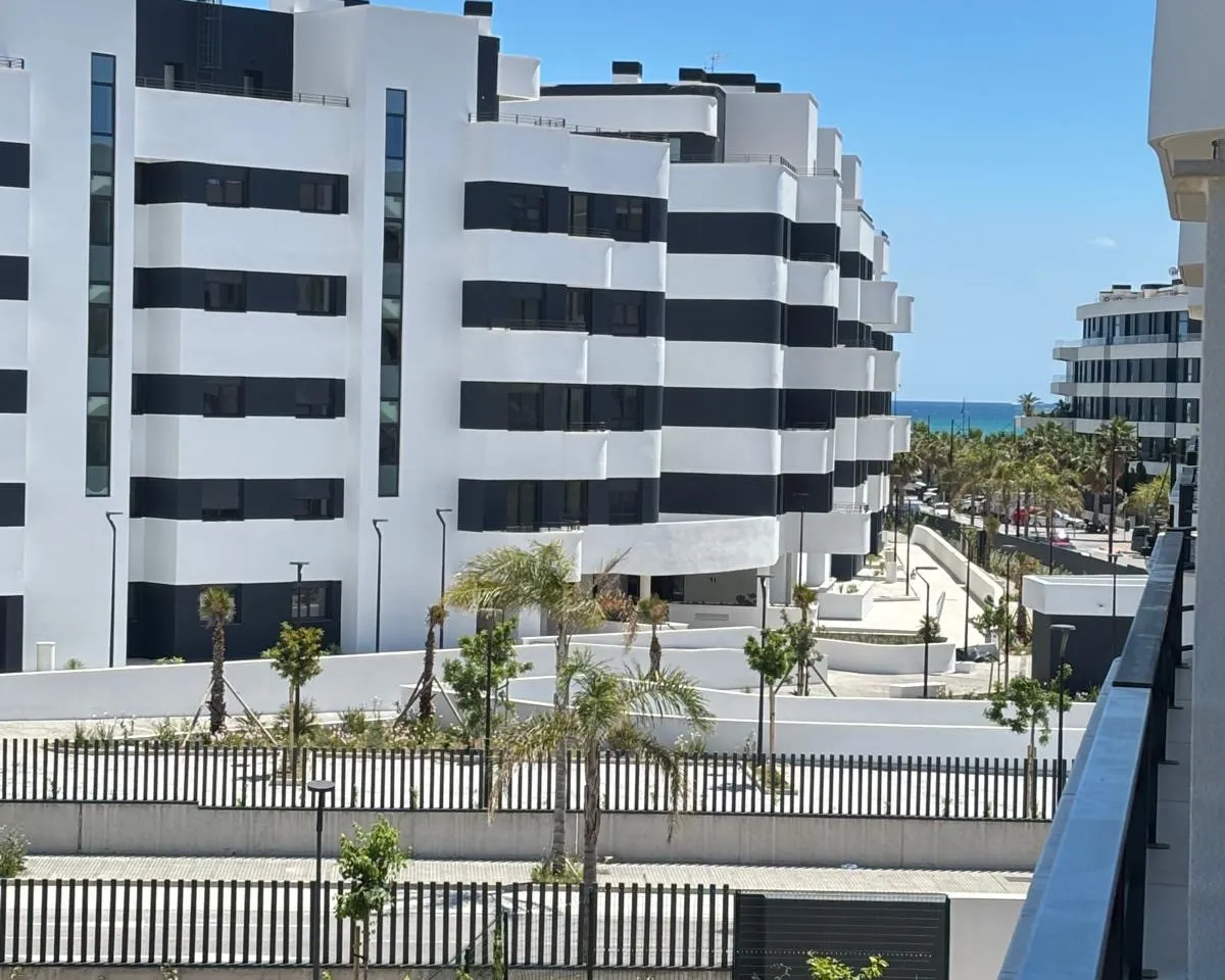 e7bf4506-f659-46be-9fef-60d196316477