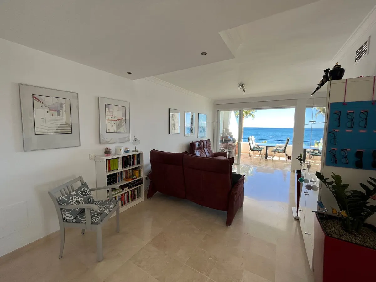 f9523ca4-7aca-4266-a75a-6360fbbafbf8