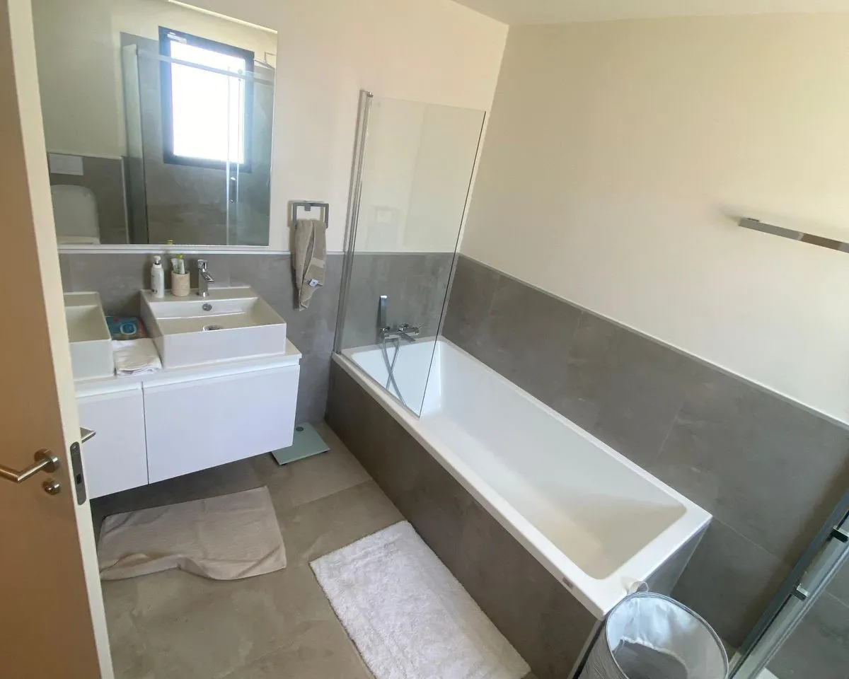 0b51ac0b-08b4-433a-ba3f-089e403e8033