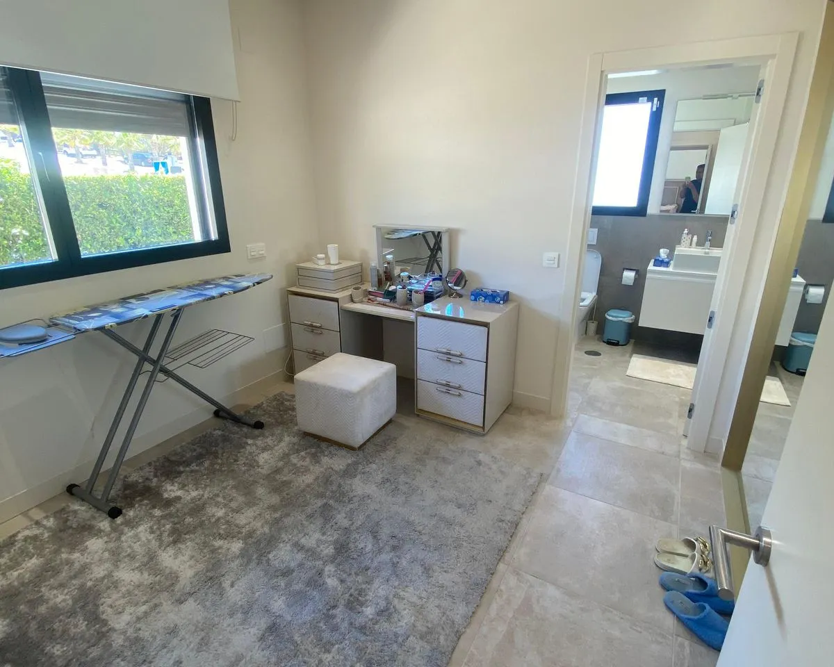 eb71efa5-76e5-4366-90c8-cadbe7713314