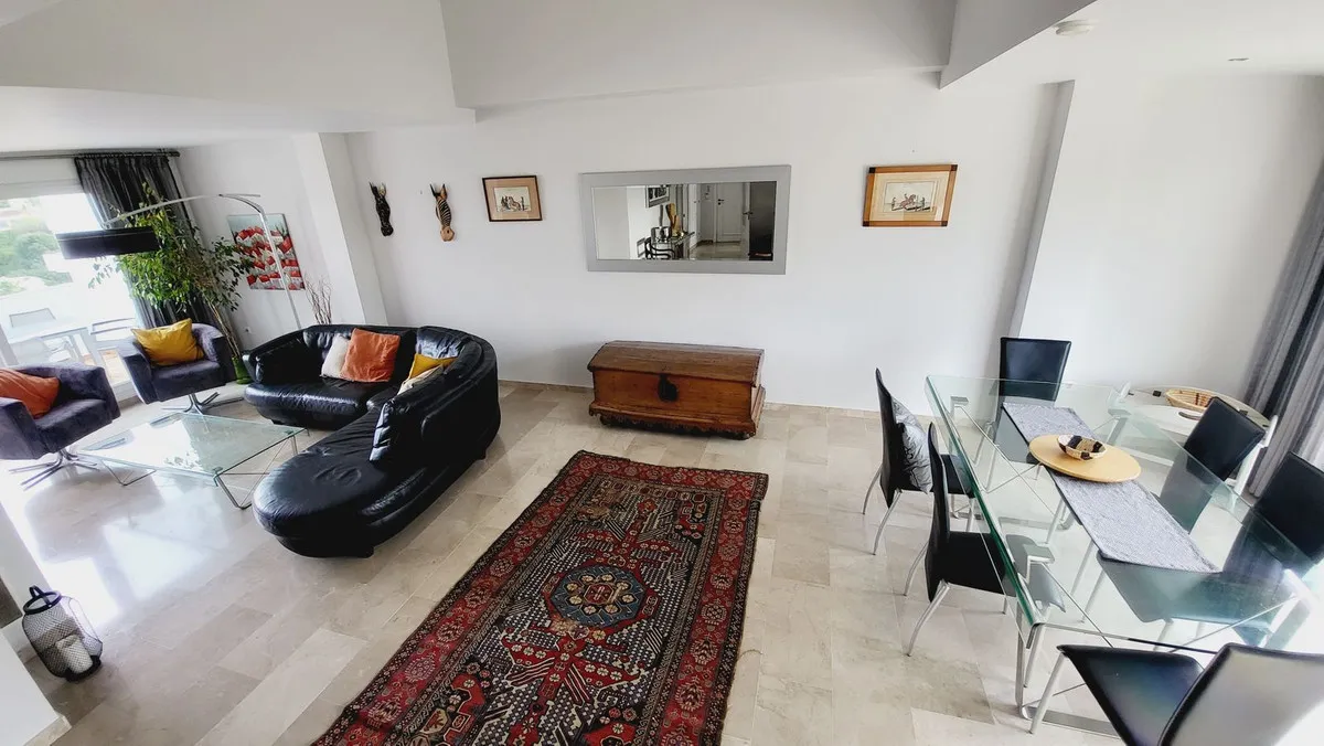 9165e084-c0b0-4f53-85fb-f54c033903e9