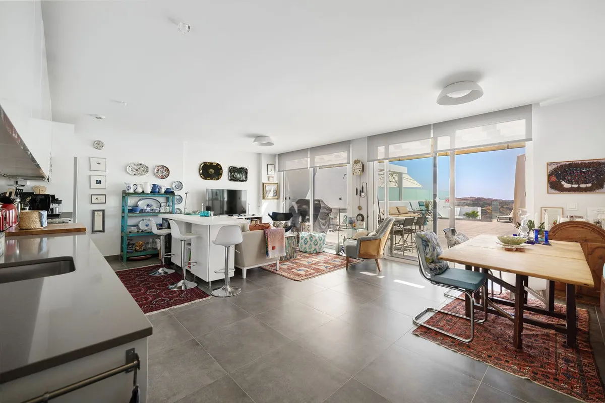 4f6ec9f6-f5f5-4a53-b952-95e0215e4625